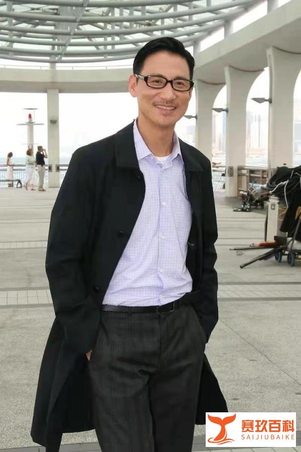 61岁张学友时隔6年重返影坛！与谢霆锋合作，网友：终于营业了