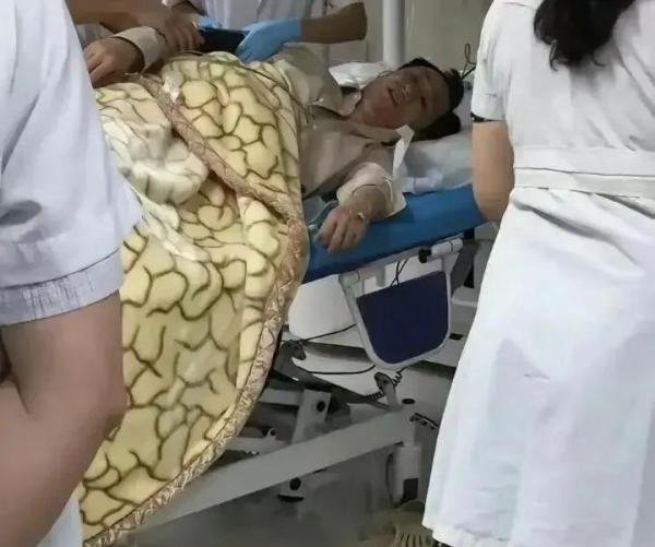 许家印心脏病送往医院？恒大员工：许总没在医院