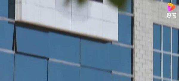 大连一轿车冲撞人群致4死3伤 这是咋情况？