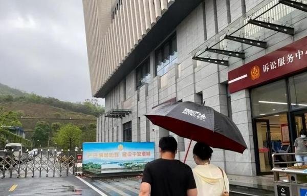 夫妻救助2只狗被判犯盗窃罪，好心没好报还是误会？究竟怎么了？