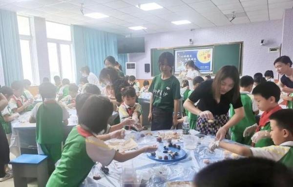 中秋遇上教师节 双倍快乐! 这是咋情况？