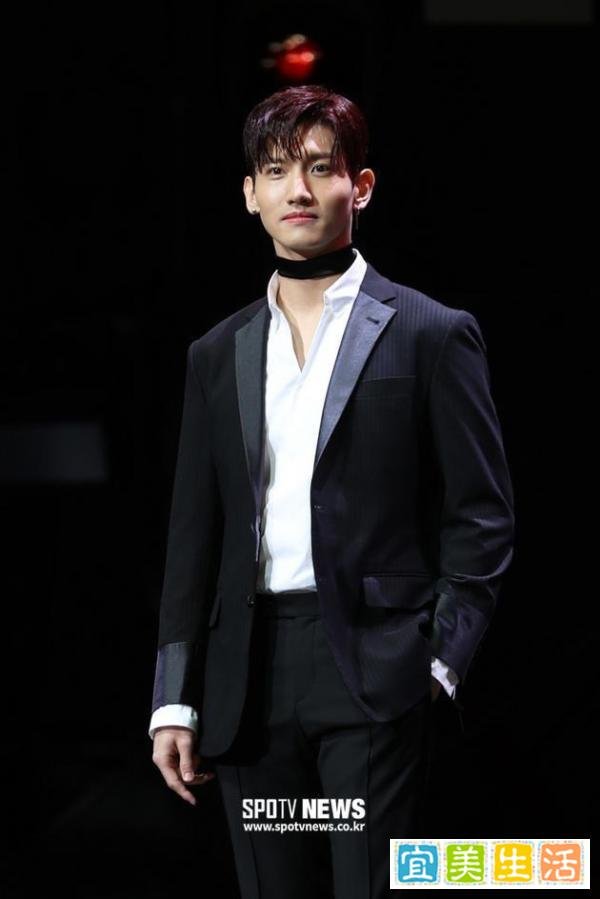 东方神起沈昌珉被爆恋情，女友圈外人