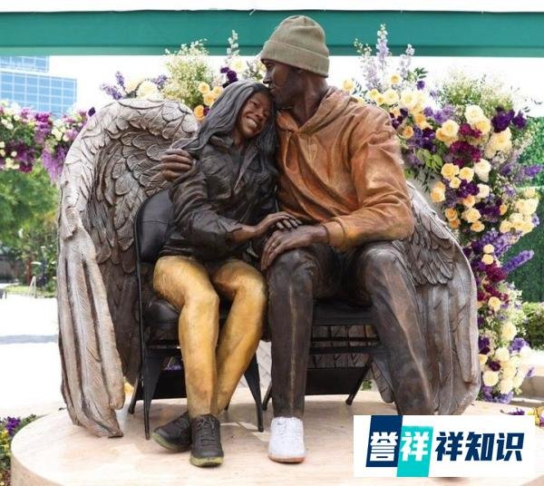 泪目！瓦妮莎晒全家福，和科比雕像合影，一家六口终于再次同框