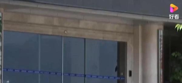 大连一轿车冲撞人群致4死3伤 这是咋情况？