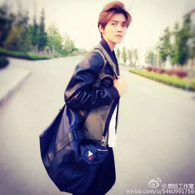 鹿晗是什么时候离开EXO的？
