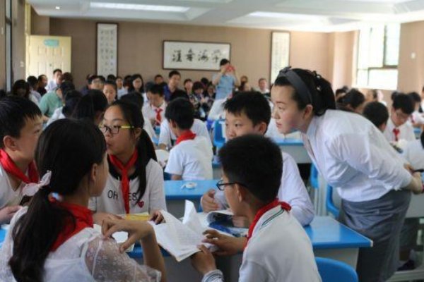 千军万马是比喻还是夸张