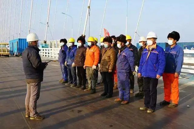 99后务工者被困在上海工地，他当初为何会选择上海这座城市？