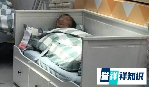 被丢弃在瑞典坟场的大国巨婴