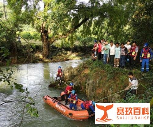广西一女教师上班途中被洪水冲走 这是咋情况？