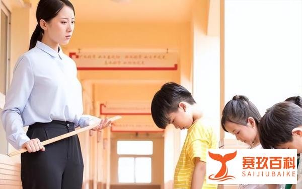 女教师用戒尺打学生手掌，学校回应：没有发生此事，教育局介入！