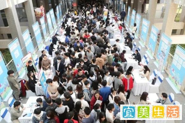 1076万毕业生的就业季有多难名校毕业姑娘不当白领当群演是条出路
