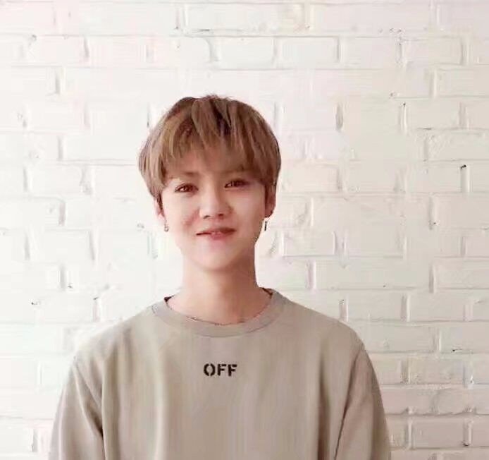 鹿晗是什么时候离开EXO的？