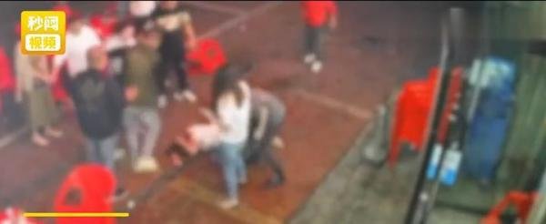 唐山被打女子啜泣发声：曾多人劝说很无力，不敢以后生女儿