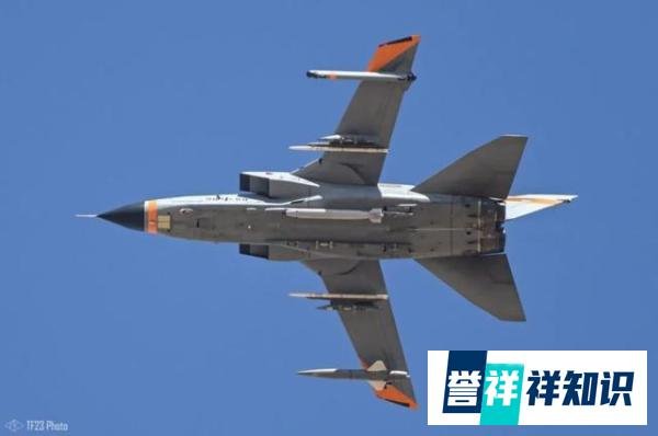 德国“狂风”战机携带最新型核弹飞行