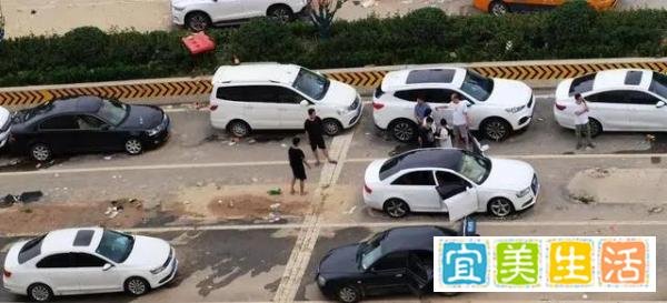 被30万立方米积水灌满的郑州京广北路隧道