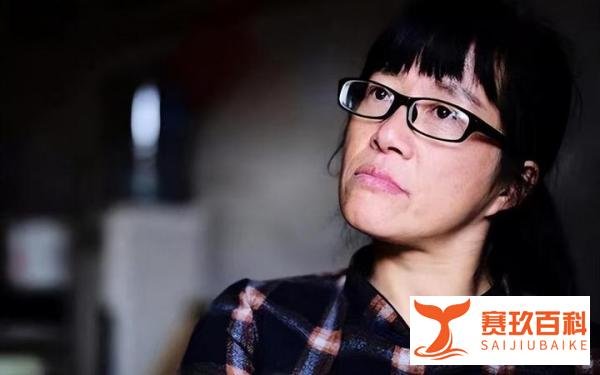 “你今天的屁股好紧绷!” 余秀华暗讽史航,“门内情调”无非“沐冠之猴”