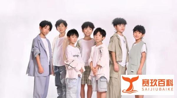 平均8岁男团出道？网友质疑，央视批评，别让金钱毁了孩子的童年