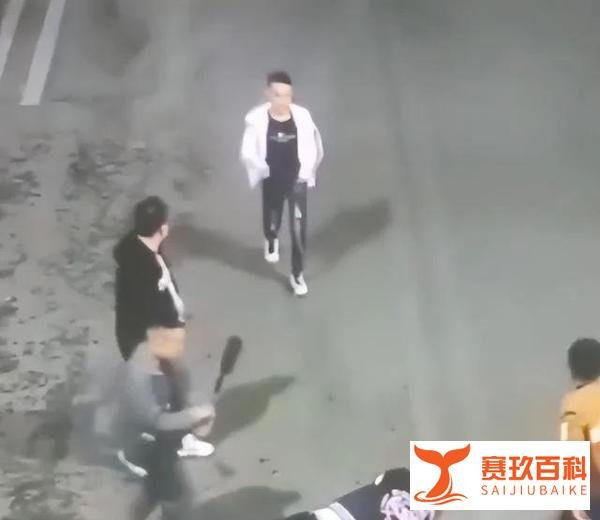 湖南多人酒后起纠纷，持刀砍人，警方回应：正在侦办调查中