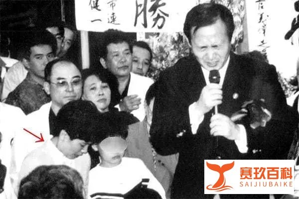 日本新首相的爱情故事:农民工与钟点工“一见钟情”