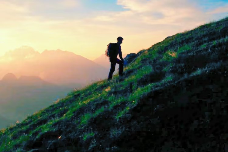 追风赶月莫停留，平芜尽处是春山。