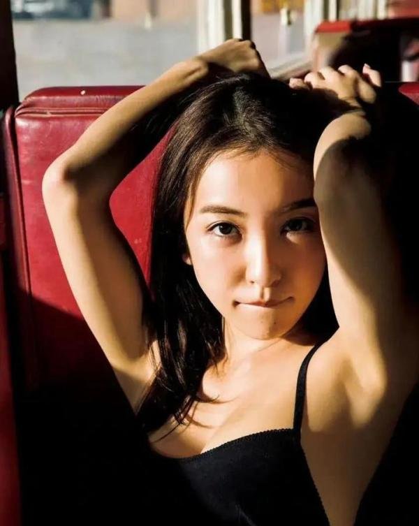 一直有网友问我，我这昵称【辻渃卋罖】如何拼读？又是什么意思？今天，我就统一回复一下。