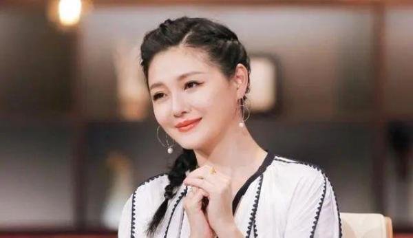 大S去世,55岁的具俊华可能成为大S遗产的第一继承人,结婚钻戒都用纹身替代的韩国大叔,可能就此躺赢