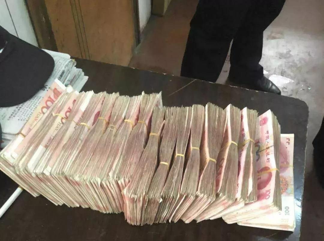 19万现金散街头结果是什么?