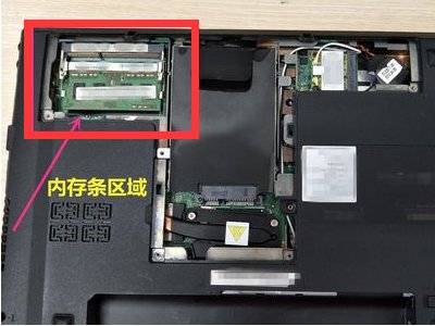 华硕笔记本内存条在哪里？