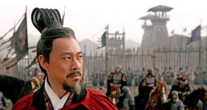 诸葛亮初出茅庐第一次运筹帷幄之中决胜千里之外的战役是什么？