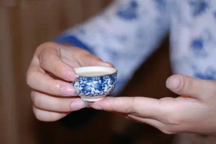 浅斟低酌打一最佳生肖