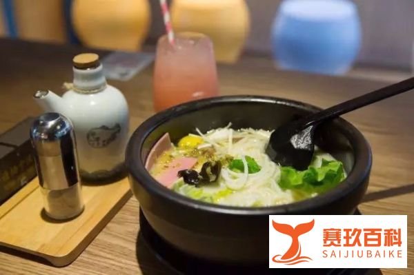 如何制作一碗正宗的鱼汤米线？小胖吉来告诉你