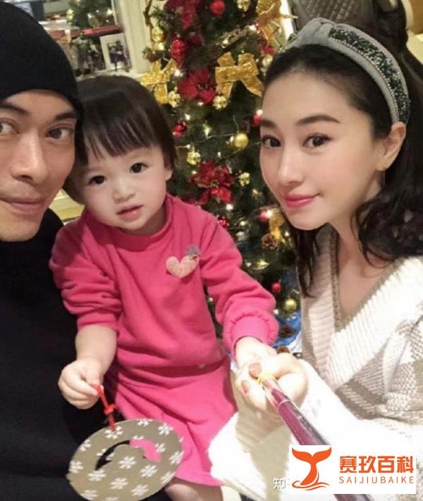樊少皇小10岁娇妻想工作,发文抱怨家庭主妇不好当,停工6年生2娃