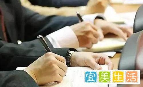 官方回应镇政府工作人员上班打游戏：确有此事，已经上报处理！