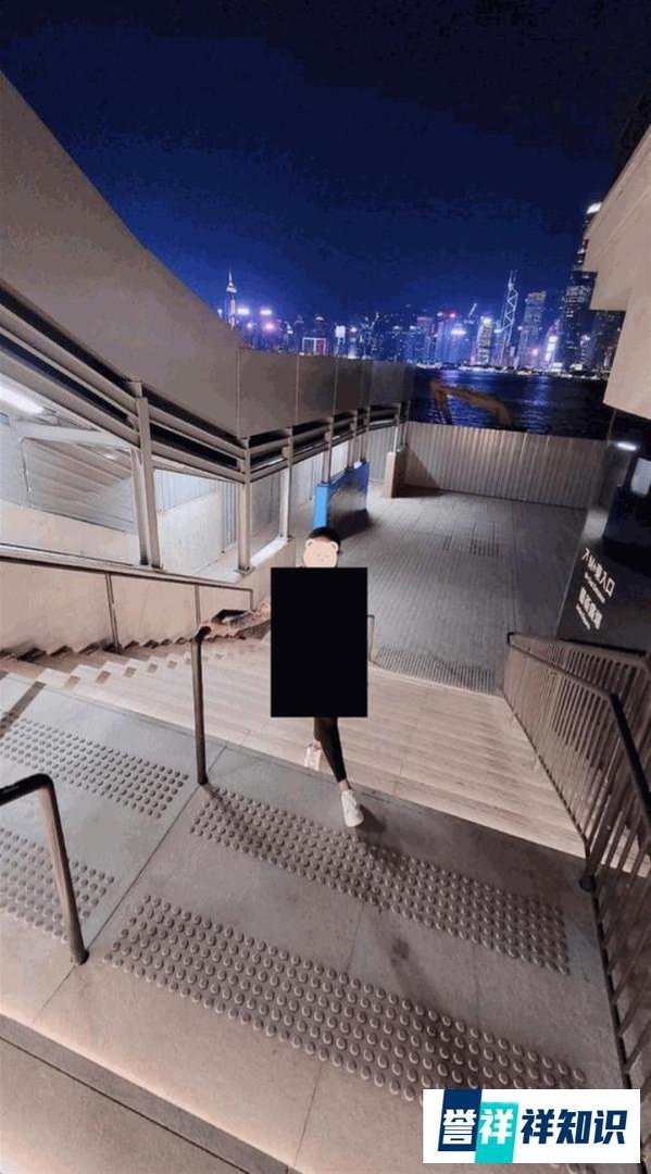 香港40岁辣妈“晒胸”成瘾，走遍公共场所拍120多张“裸照”