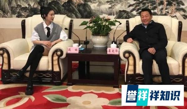 年收入近100亿的薇娅又被骂，出身低没教养还玩儿制服诱惑？