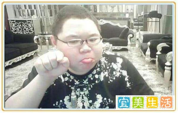 PDD宣布暂停直播，说出停播原因后，网友：这次骚猪真的要裂开了