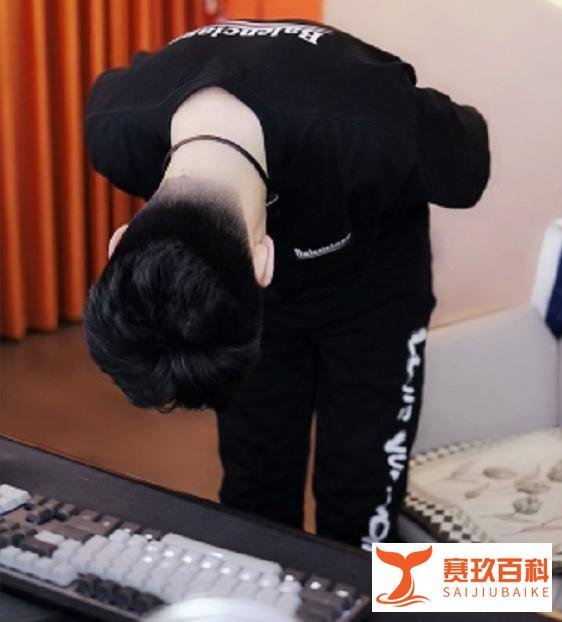 阿哲豪刷万伊被质问,否认外站做新公会,鞠躬“庆祝”退网1周年