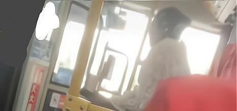 女子坐公交拒戴口罩,女子狂言:承德归我管, 坐公交是给你们面子