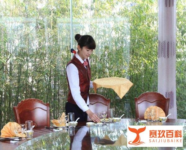如何成为一个优秀的酒店服务员？仅仅是完成一天工作是远远不够的