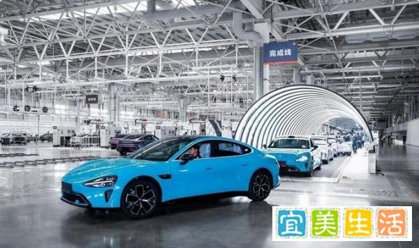 小米SU7成本曝光，卖一台亏损6800 ！我懂了：雷总挣的是未来钱