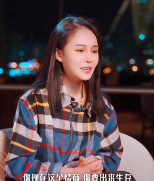 当年球球不屑地看着汪涵:我叫社会你球姐!汪涵尴尬地喊“球姐”