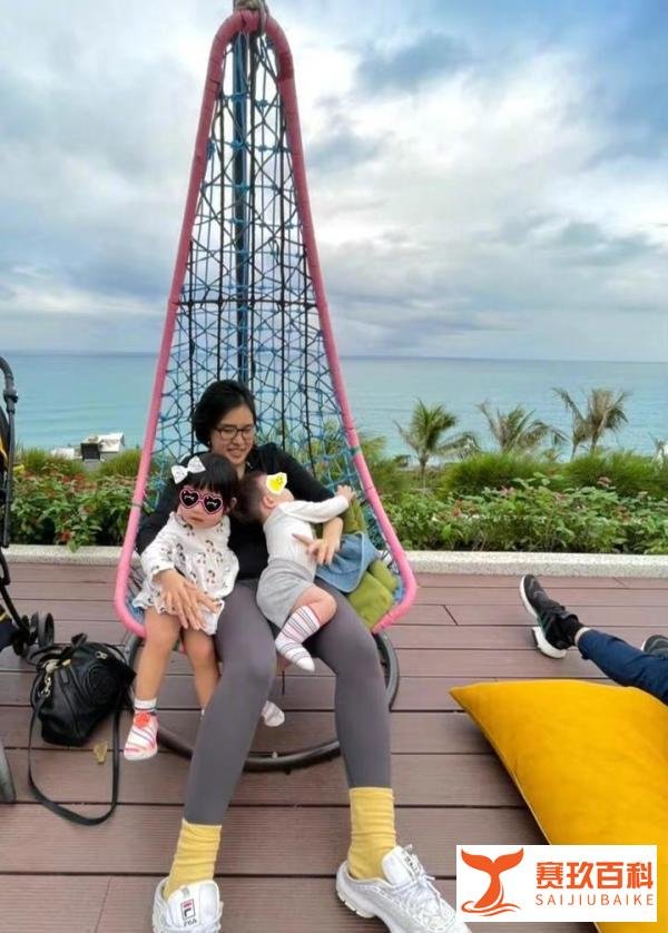 台湾疫情严重！曾宝仪确诊面容憔悴，谢依霖全家确诊宝宝高烧40度