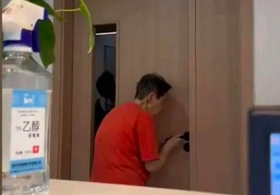 对方撤回了一个老太太是什么梗？