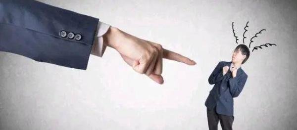 男子被领导羞辱后开车将其撞伤 这是咋情况？