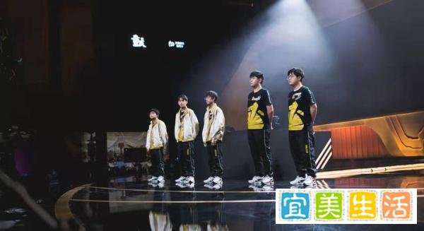 久哲正式卸任Hero主教练，HERO首发五人走了四个，教练组空了？