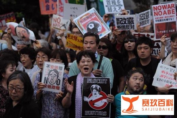 安倍内阁支持率再创新低，舍车保帅恐难奏效