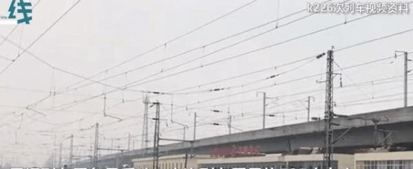 载735人列车被困郑州超40小时 这是咋情况？