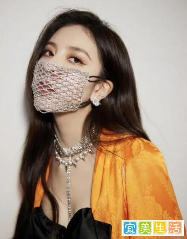 美得高级！宋妍霏戴钻石口罩晒自拍，难怪张一山曾经那么痴迷！