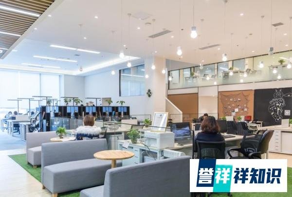支付宝推出首个反欺诈AI客服；国庆加班8天抵平时上班20天