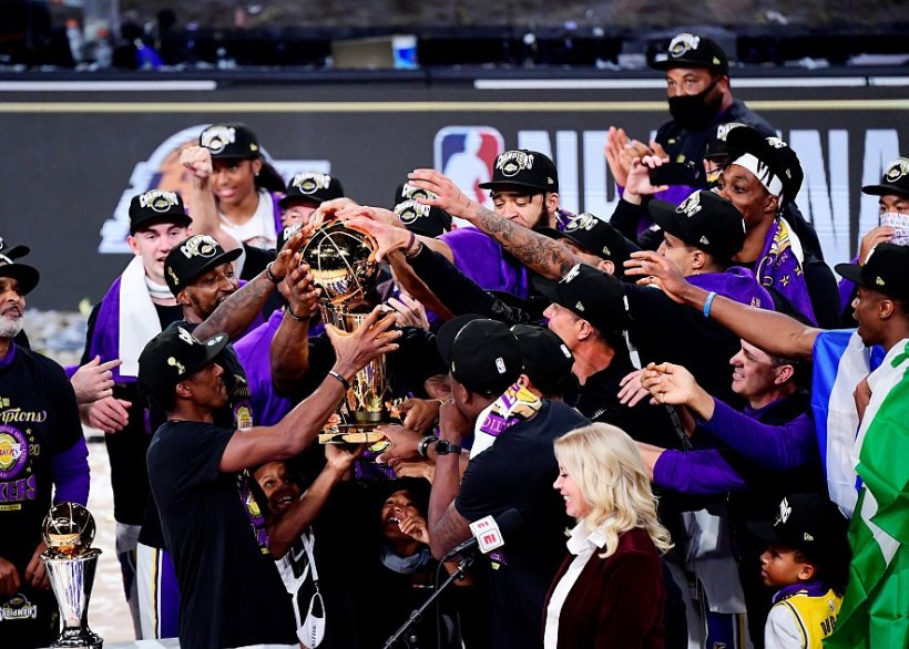 奎因库克刚加入NBA三年就得到三座总冠军，史上唯一吗？